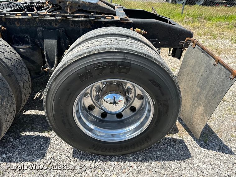 image for item EJ0608 2003 Western Star semi truck