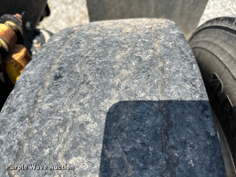 image for item EJ0608 2003 Western Star semi truck