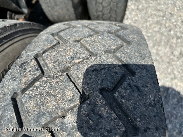 image for item EJ0608 2003 Western Star semi truck