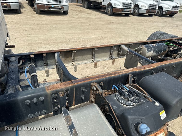 image for item EJ2684 2017 Freightliner  Business Class M2 truck cab and chassis