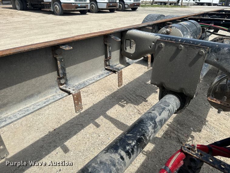 image for item EJ2684 2017 Freightliner  Business Class M2 truck cab and chassis