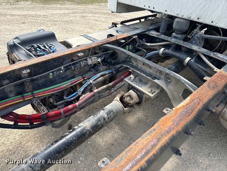 image for item EJ2684 2017 Freightliner  Business Class M2 truck cab and chassis