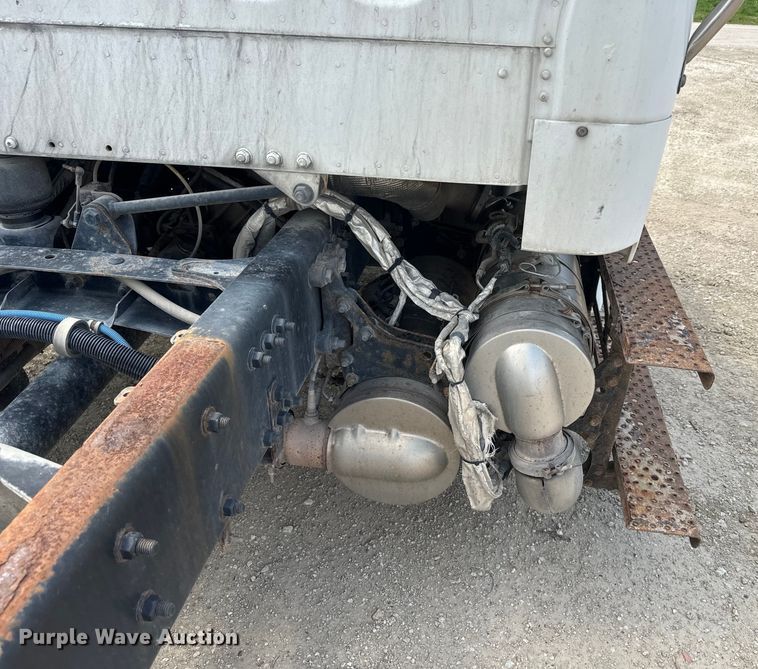 image for item EJ2684 2017 Freightliner  Business Class M2 truck cab and chassis