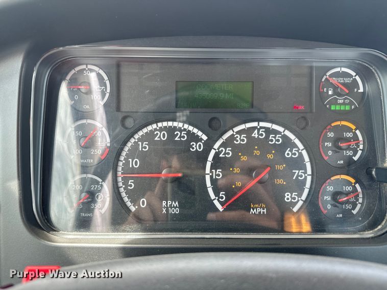 image for item EJ2684 2017 Freightliner  Business Class M2 truck cab and chassis