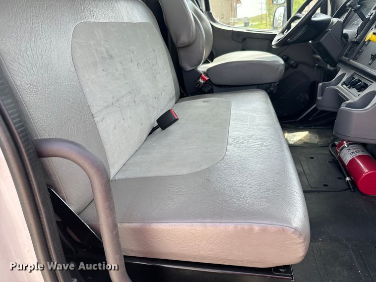 image for item EJ2684 2017 Freightliner  Business Class M2 truck cab and chassis