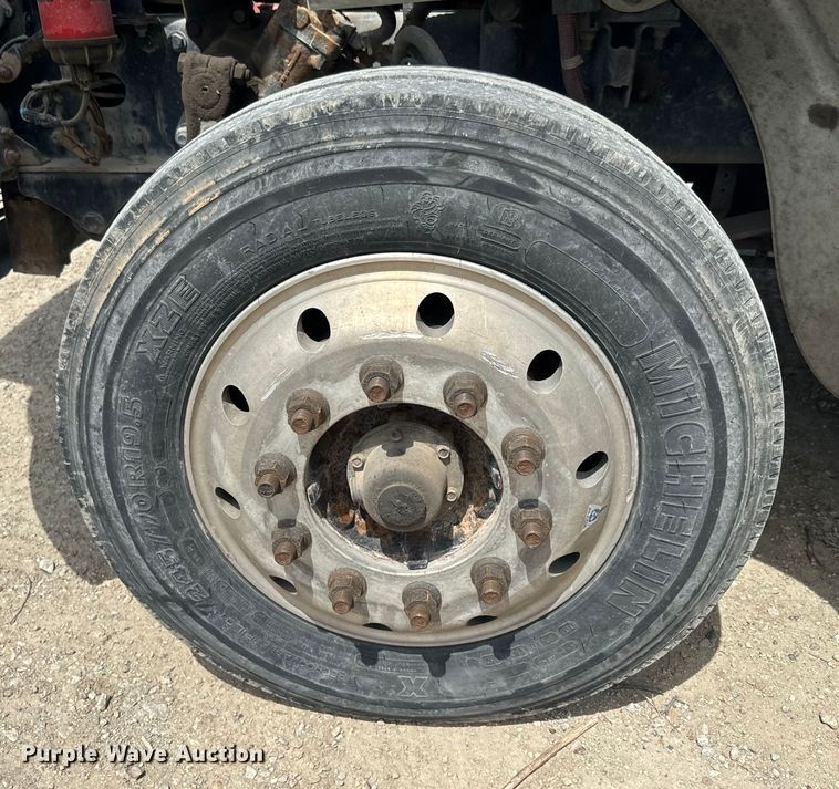 image for item EJ2684 2017 Freightliner  Business Class M2 truck cab and chassis