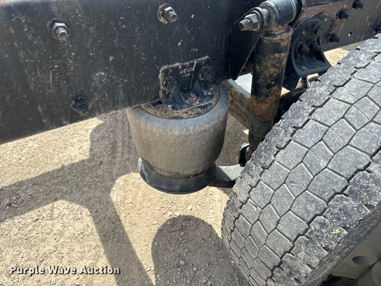 image for item EJ2684 2017 Freightliner  Business Class M2 truck cab and chassis