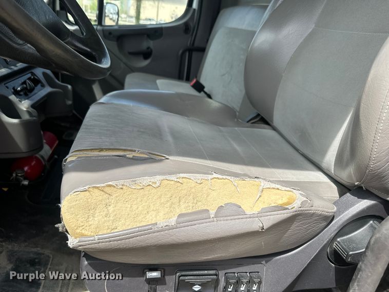 image for item EJ2685 2017 Freightliner  Business Class M2 box truck