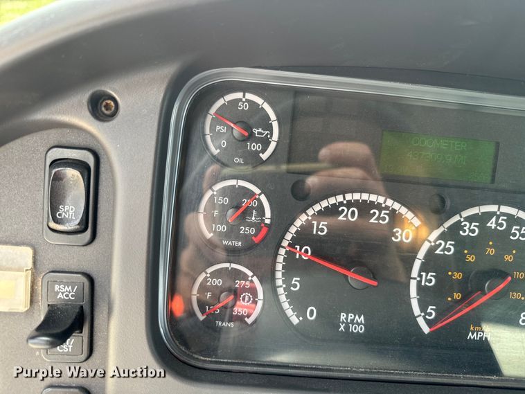 image for item EJ2685 2017 Freightliner  Business Class M2 box truck