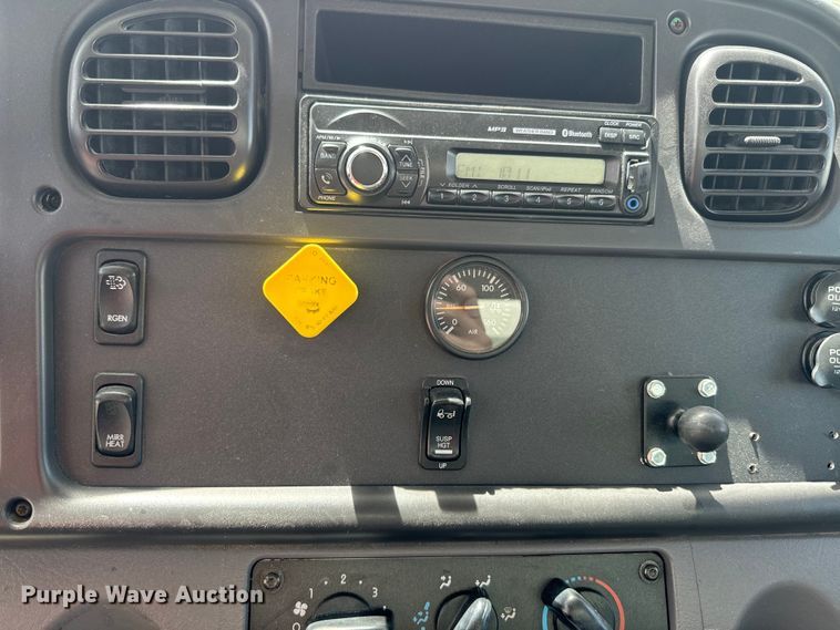 image for item EJ2685 2017 Freightliner  Business Class M2 box truck