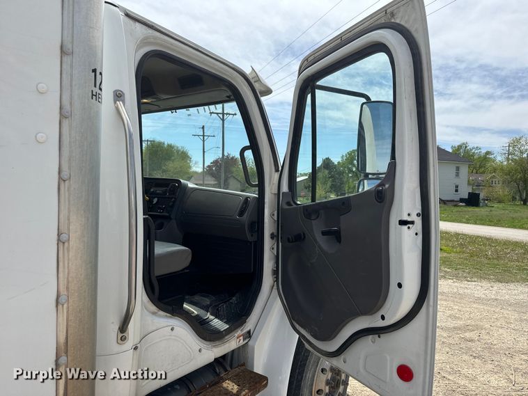 image for item EJ2685 2017 Freightliner  Business Class M2 box truck