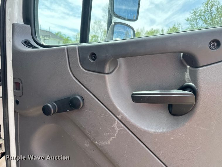 image for item EJ2685 2017 Freightliner  Business Class M2 box truck