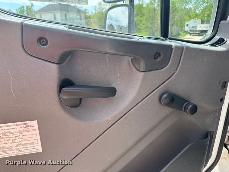 image for item EJ2686 2017 Freightliner  Business Class M2 box truck