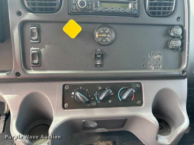 image for item EJ2686 2017 Freightliner  Business Class M2 box truck