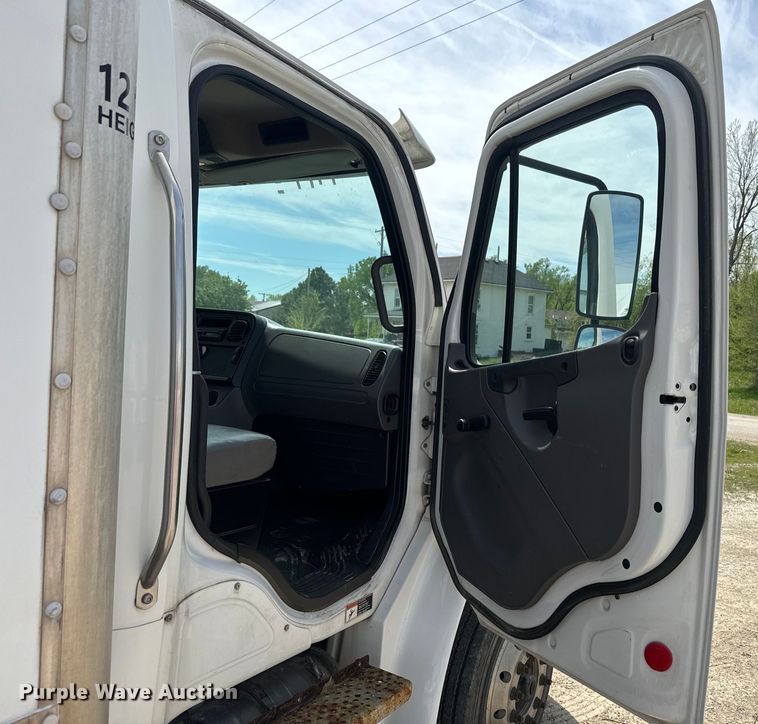 image for item EJ2686 2017 Freightliner  Business Class M2 box truck