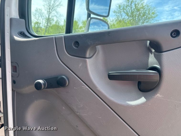 image for item EJ2686 2017 Freightliner  Business Class M2 box truck