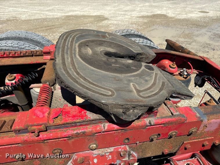 image for item EJ2696 2001 Peterbilt 379 semi truck