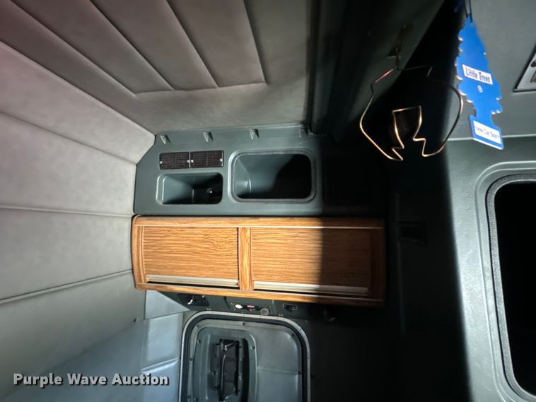 image for item EJ2696 2001 Peterbilt 379 semi truck