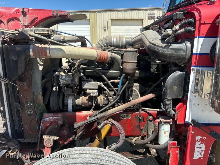 image for item EJ2696 2001 Peterbilt 379 semi truck
