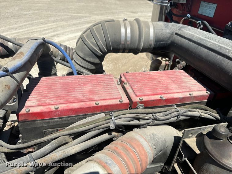 image for item EJ2696 2001 Peterbilt 379 semi truck