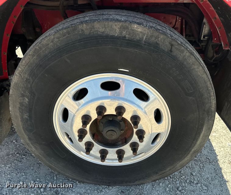 image for item EJ2696 2001 Peterbilt 379 semi truck