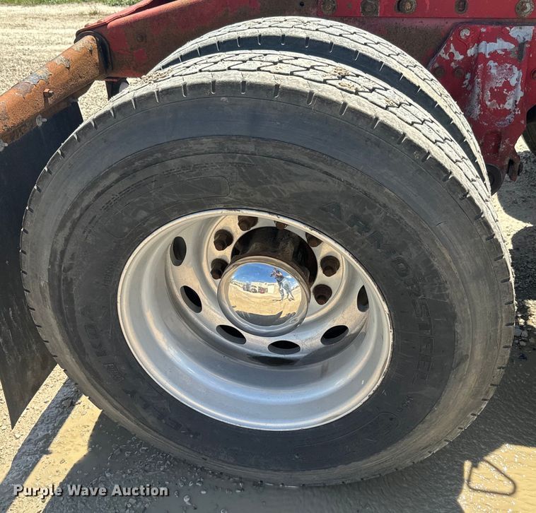 image for item EJ2696 2001 Peterbilt 379 semi truck