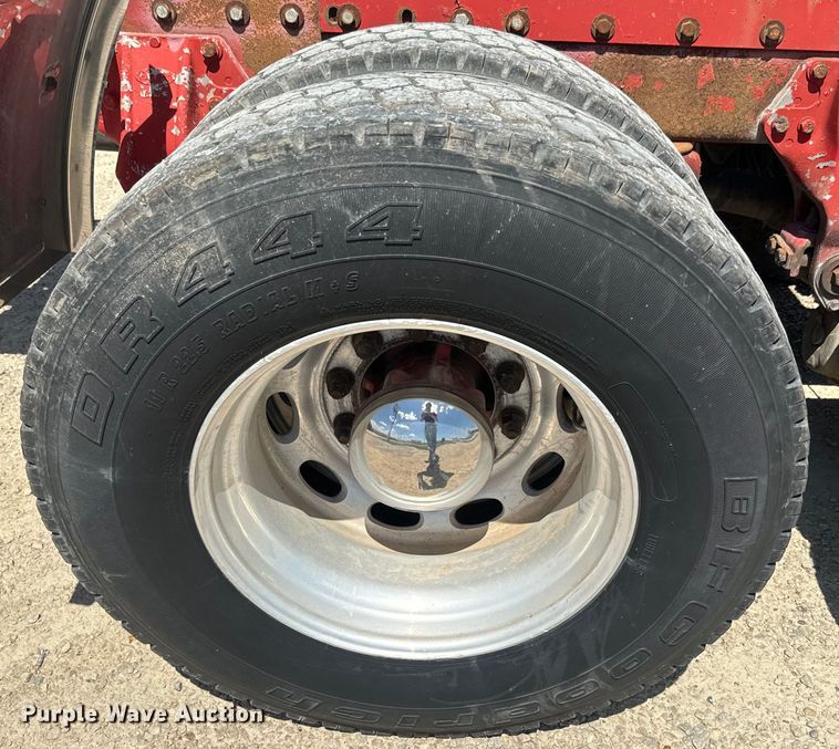 image for item EJ2696 2001 Peterbilt 379 semi truck