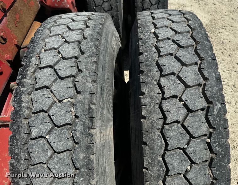 image for item EJ2696 2001 Peterbilt 379 semi truck