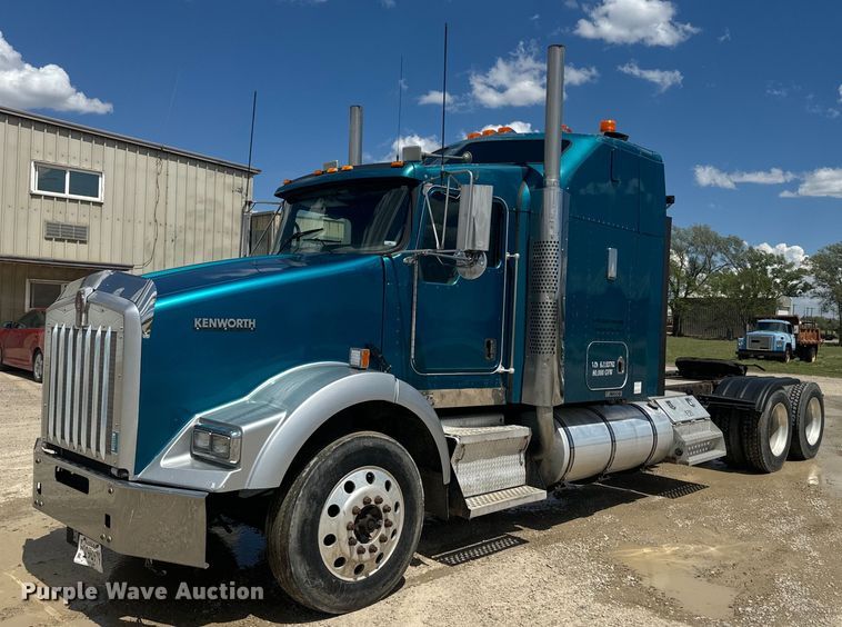 image for item EJ2697 2006 Kenworth T800 semi truck