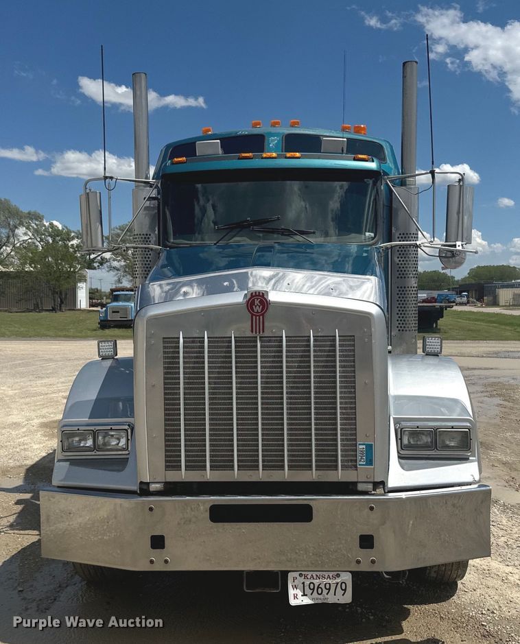 image for item EJ2697 2006 Kenworth T800 semi truck
