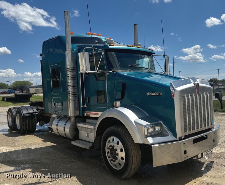 image for item EJ2697 2006 Kenworth T800 semi truck