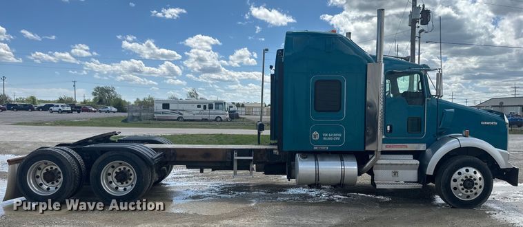 image for item EJ2697 2006 Kenworth T800 semi truck