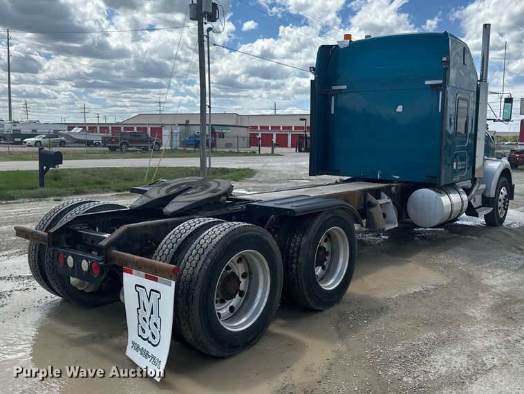 image for item EJ2697 2006 Kenworth T800 semi truck