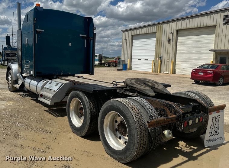 image for item EJ2697 2006 Kenworth T800 semi truck