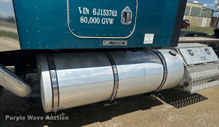 image for item EJ2697 2006 Kenworth T800 semi truck