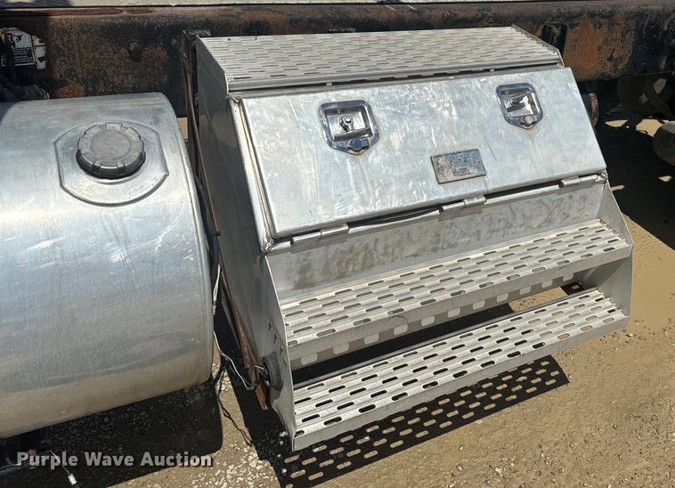 image for item EJ2697 2006 Kenworth T800 semi truck