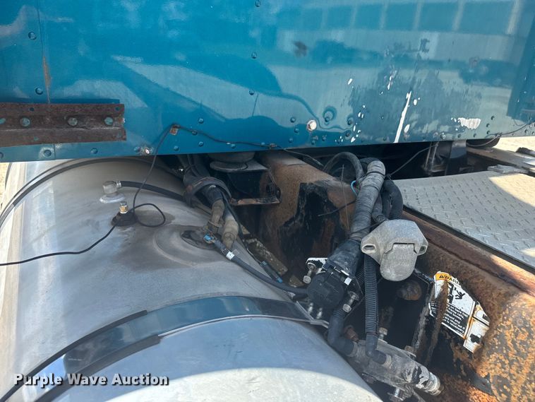 image for item EJ2697 2006 Kenworth T800 semi truck