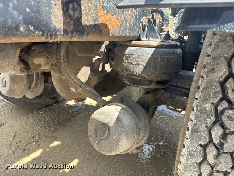 image for item EJ2697 2006 Kenworth T800 semi truck