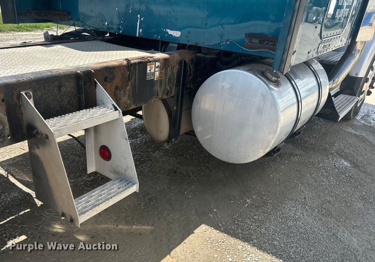 image for item EJ2697 2006 Kenworth T800 semi truck