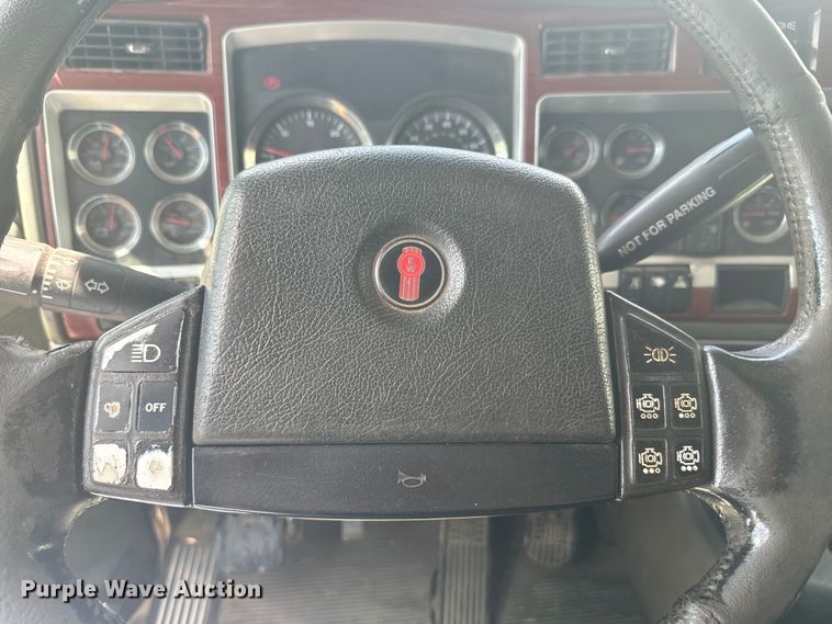 image for item EJ2697 2006 Kenworth T800 semi truck