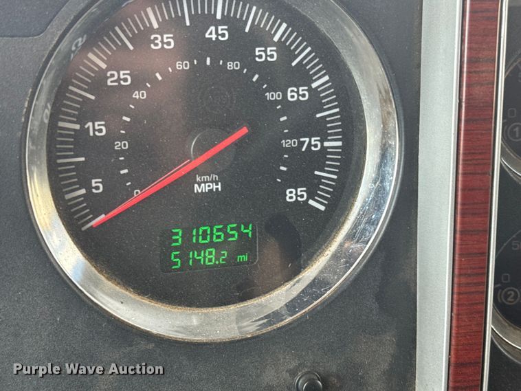 image for item EJ2697 2006 Kenworth T800 semi truck