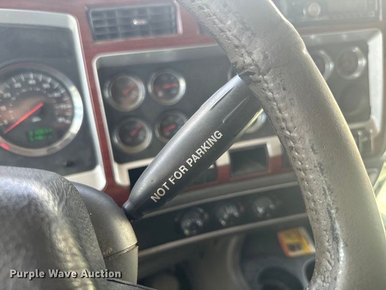 image for item EJ2697 2006 Kenworth T800 semi truck