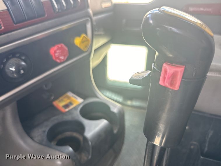 image for item EJ2697 2006 Kenworth T800 semi truck