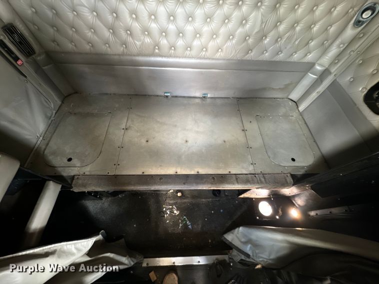 image for item EJ2697 2006 Kenworth T800 semi truck