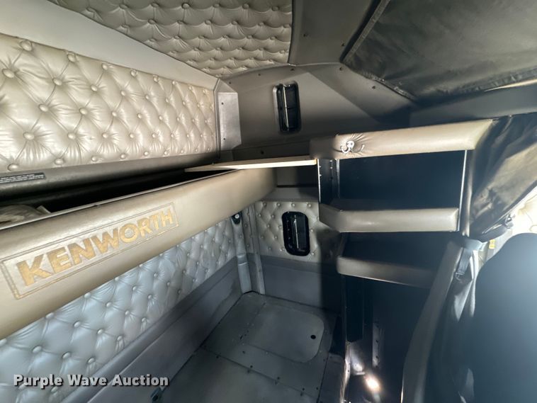 image for item EJ2697 2006 Kenworth T800 semi truck