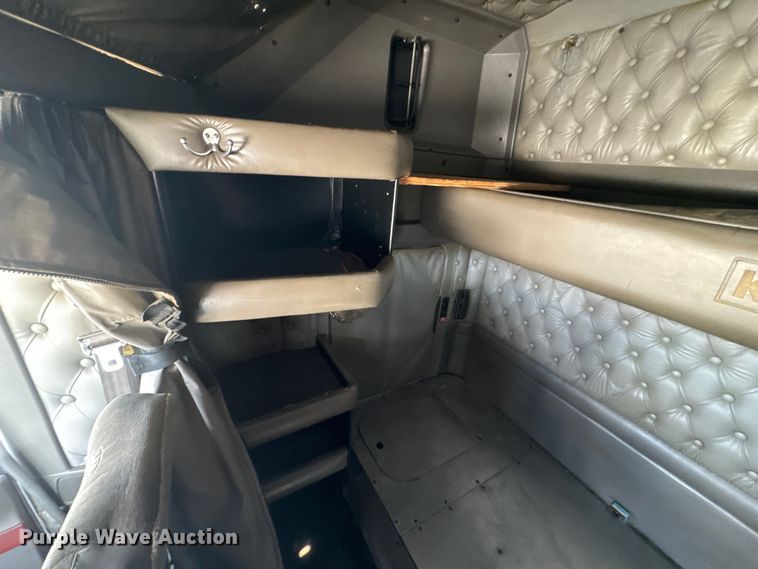 image for item EJ2697 2006 Kenworth T800 semi truck