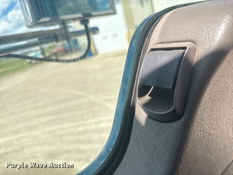 image for item EJ2697 2006 Kenworth T800 semi truck