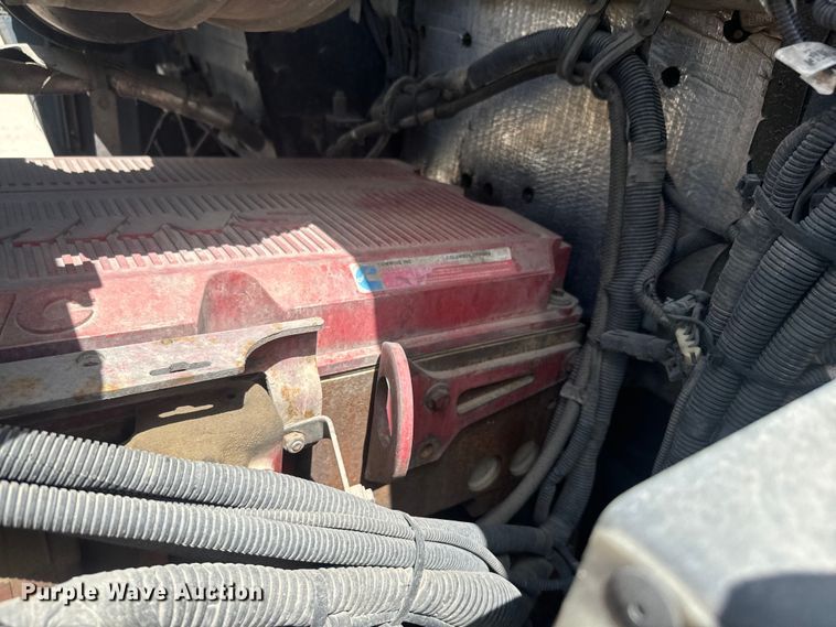 image for item EJ2697 2006 Kenworth T800 semi truck