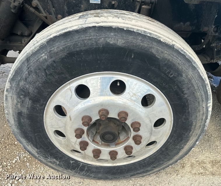 image for item EJ2697 2006 Kenworth T800 semi truck