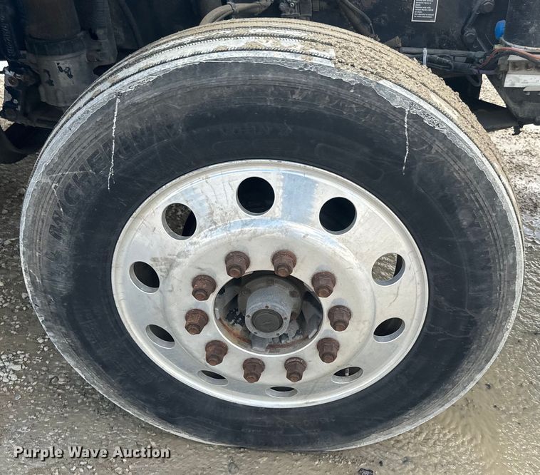 image for item EJ2697 2006 Kenworth T800 semi truck